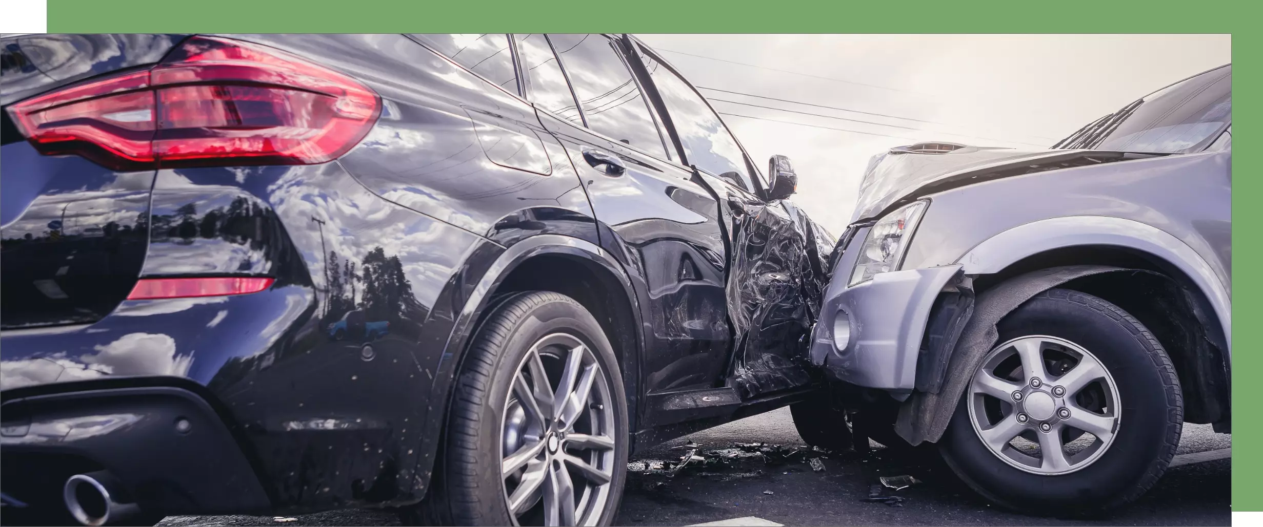 auto-crash Zwei Autos sind gegeneinander gefahren