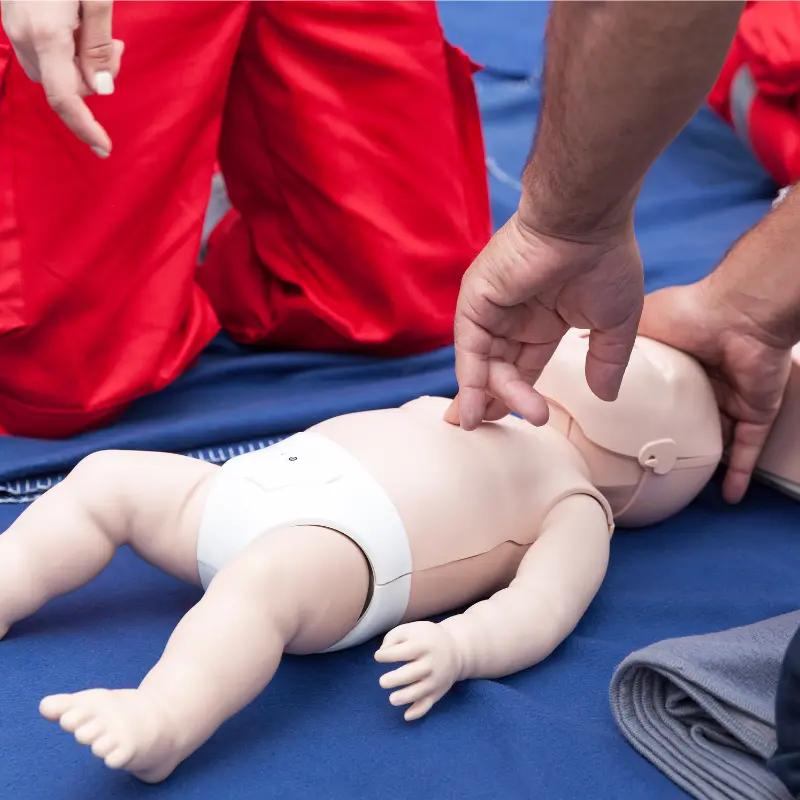 Herzdruckmassage Baby Erste Hilfe Kind